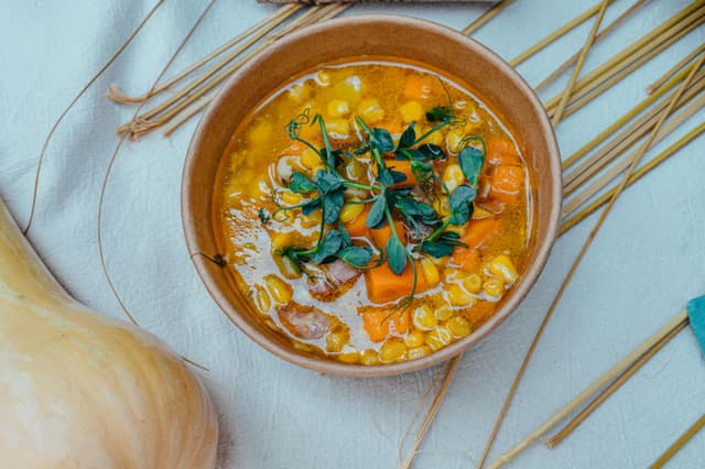 Tocăniță de linte cu morcovi și țelină: rețetă ușoară și nutritivă