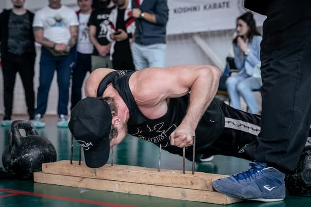 Cum să arzi calorii fără să mergi la sală