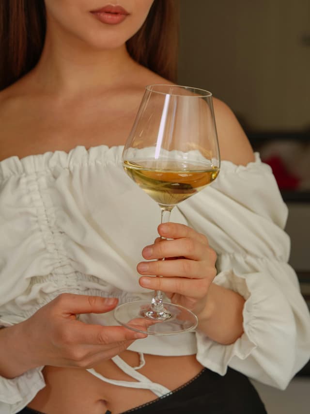 Cum faci față alcoolemiei în societate fără excese