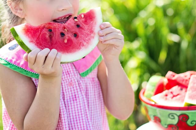 Gustări dulci naturale pentru copii și adulți
