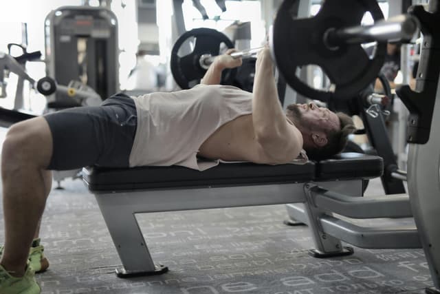 Cele mai eficiente exerciții pentru tonifierea pieptului
