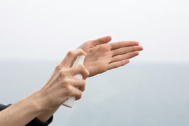 Boala mână-gură-picior: fazele bolii, semne cutanate și măsuri de igienă