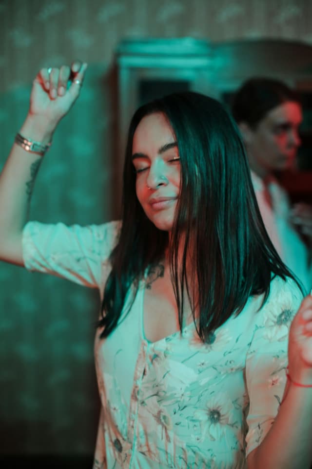 Dansul ca terapie: mișcare, muzică și bună dispoziție