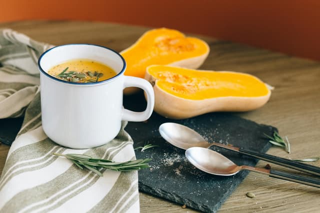 Ciorbă de legume cu borș: rețetă tradițională cu ingrediente comune