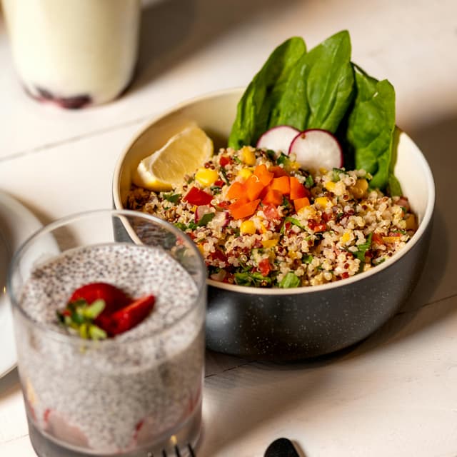 Dietă hibridă: cum combini alimentația planta-based cu carne de calitate