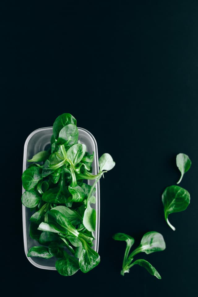 Tendințe alimentare 2025: plant-based, gut-health, anti-aging foods