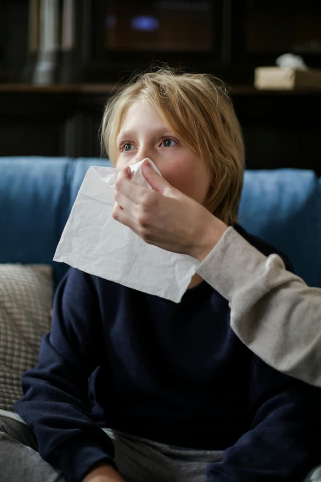 Infecțiile urinare: cauze anatomice, simptome și tratamente la copii mici