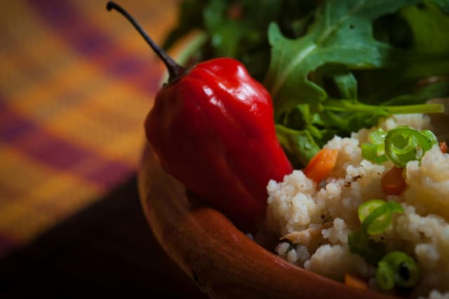 Couscous cu legume și ierburi aromatice: gata în 10 minute