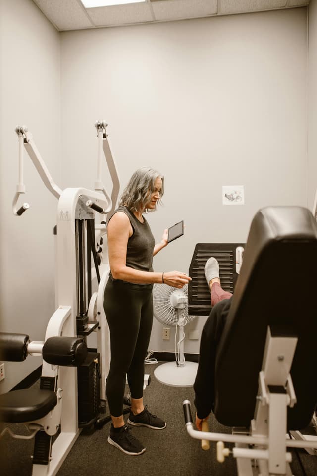Pubertatea precoce: cauze hormonale, simptome și rolul endocrinologului