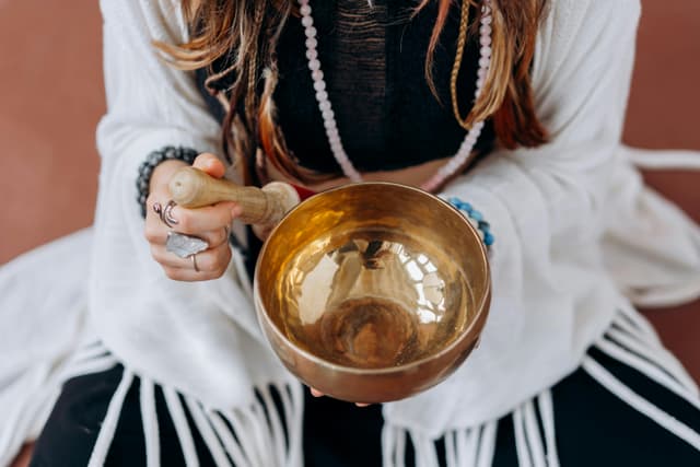 Meditație + mișcare: ghid pentru integrare holistică
