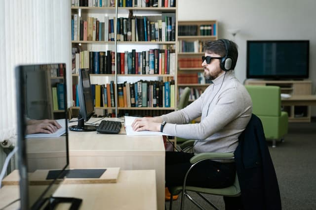 Sănătatea ochilor în era digitală: cum îi protejezi
