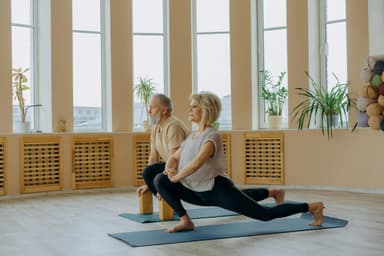 Cum să îți păstrezi articulațiile flexibile după 40 de ani