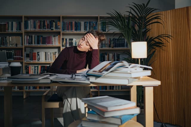 Cum să recunoști și să eviți burnout-ul înainte să fie prea târziu