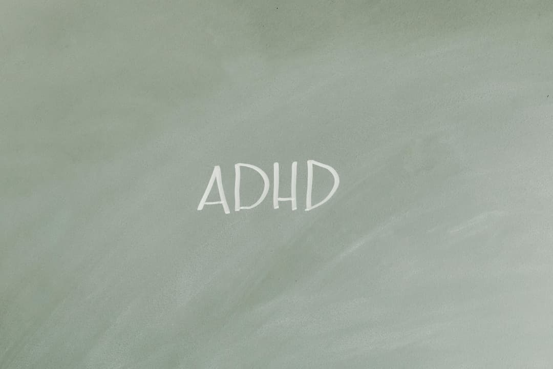 ADHD: cauze neurologice, semne de hiperactivitate și tratamente disponibile