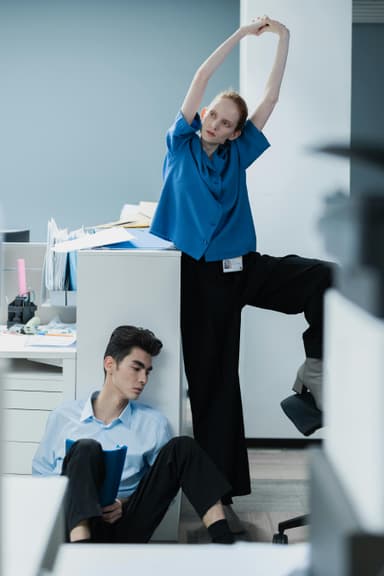 Ce exerciții fizice să faci dacă stai mult la birou