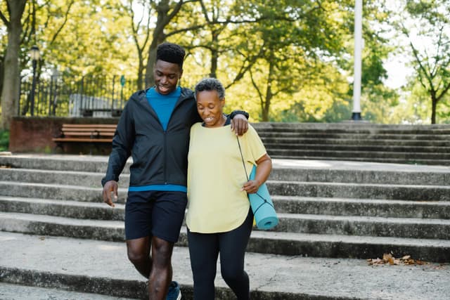 Power walking: pași spre energie și socializare