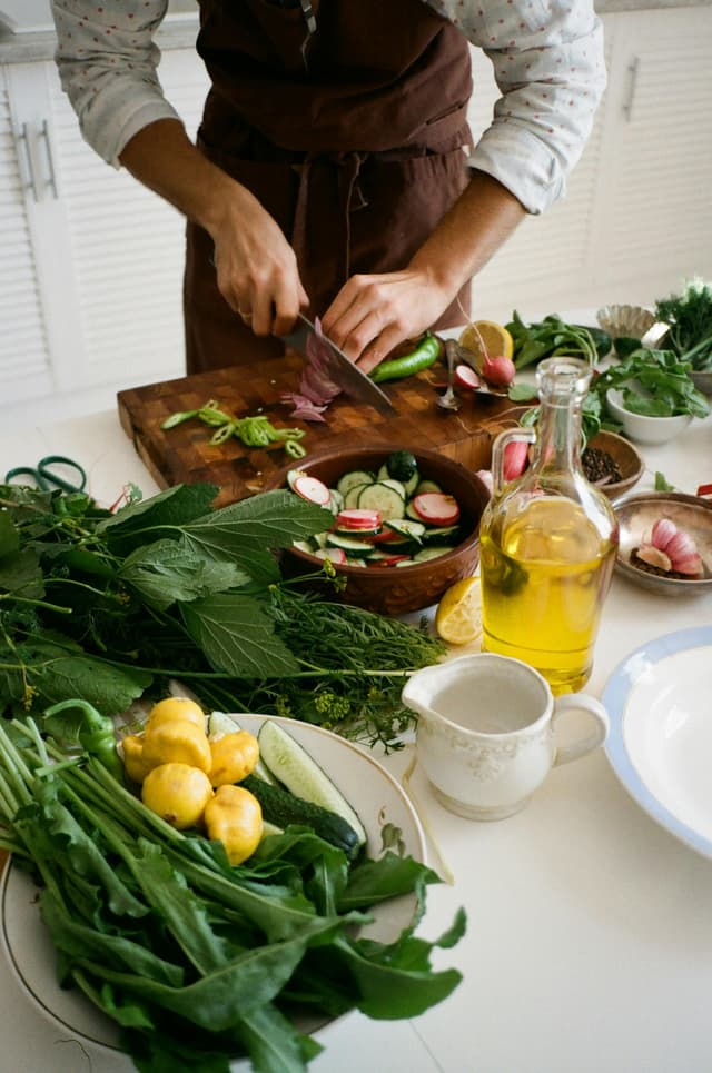 Cum să gătești sănătos folosind uleiuri vegetale