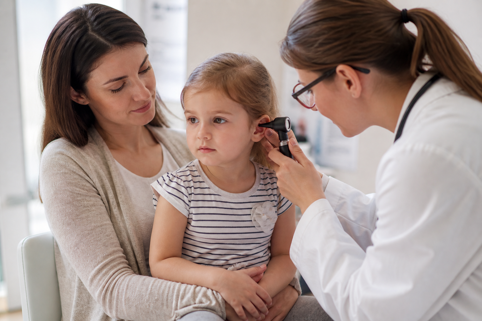 Otita la copii: semnele care contează, ce poți face acasă și când mergi la medic